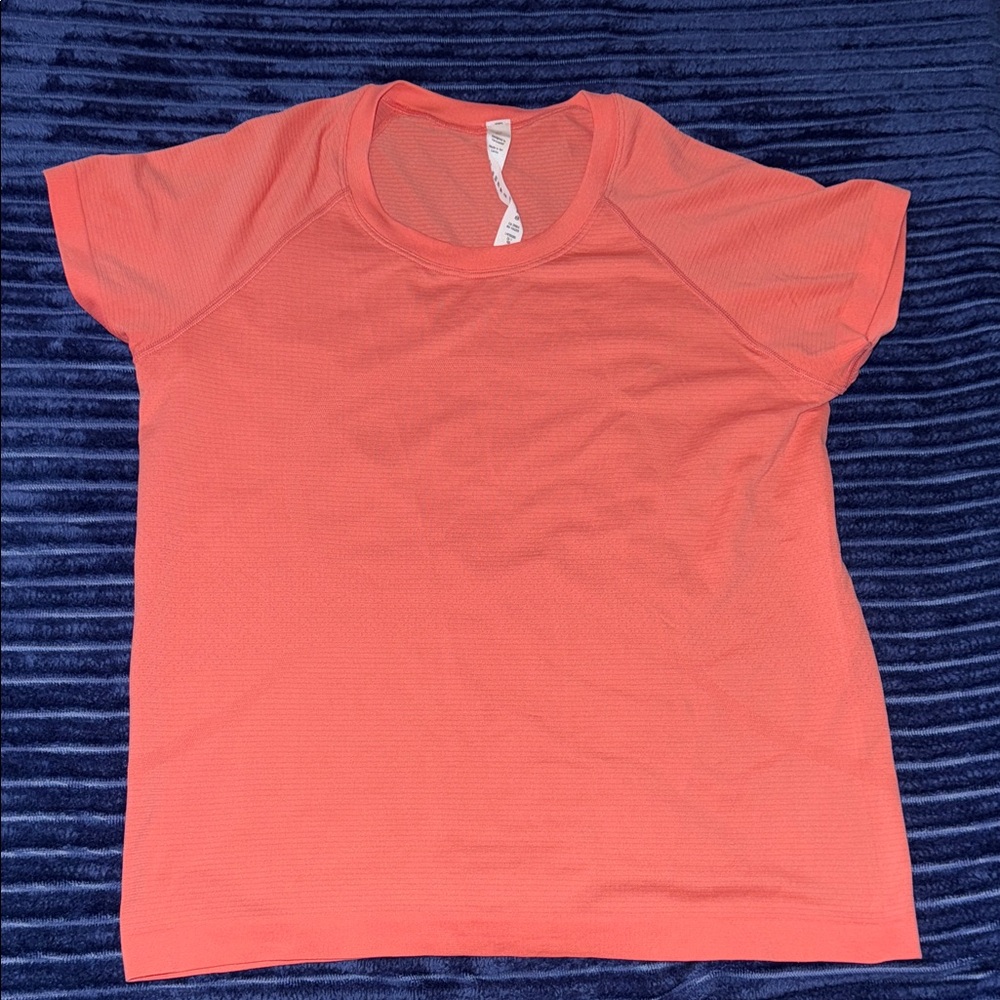 Lululemon Athletica Coral cropped Tee